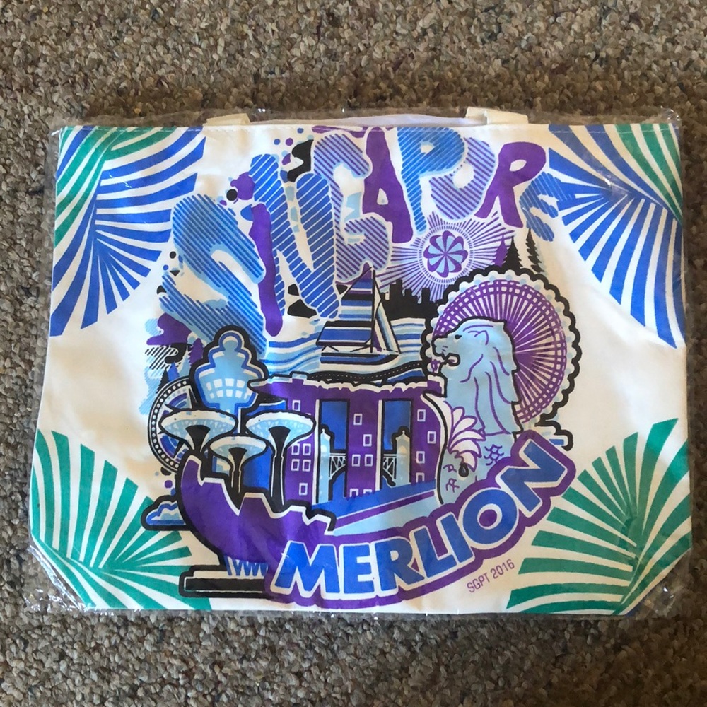 BOGO! NEW Singapore Merlion tote